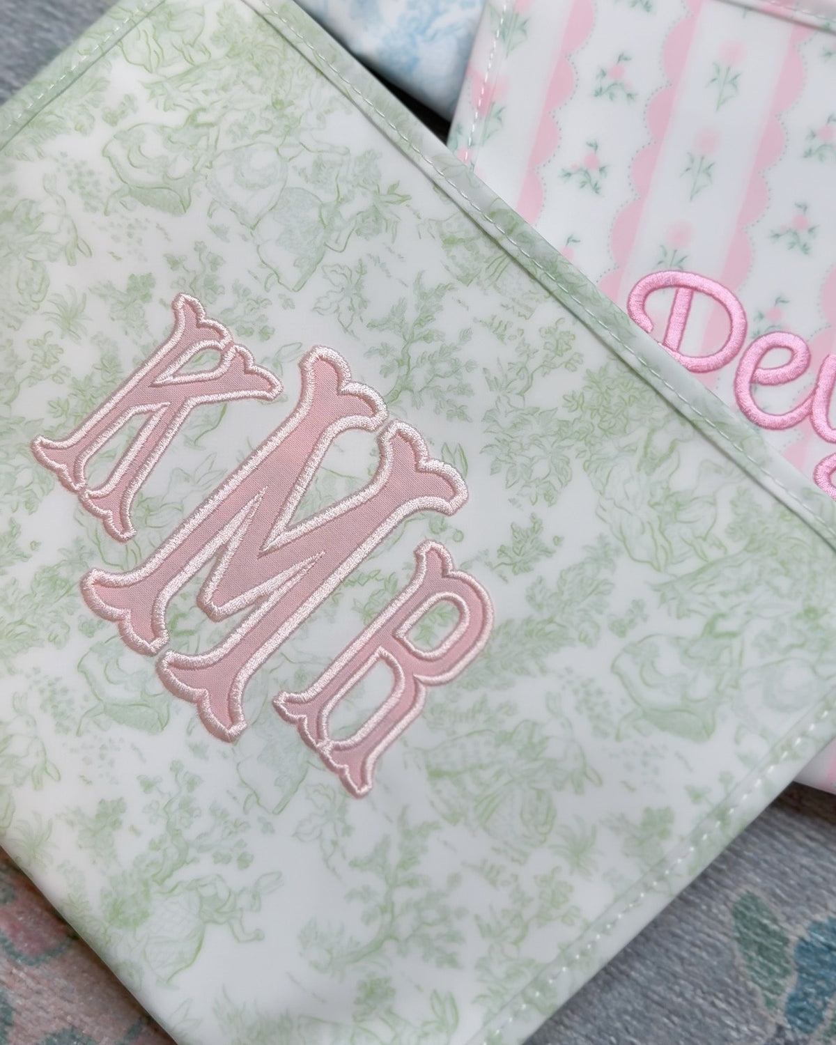 TRVLBUNNY TOILE GREEN ROADIE