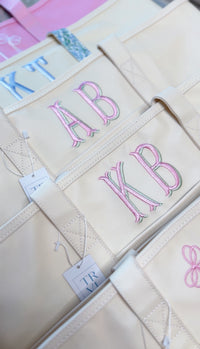 TRVL MAXI TOTE NATURAL COATED CANVAS