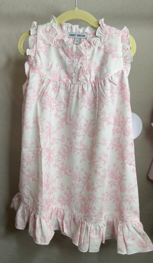 Pink toile sleeve nightgown for baby